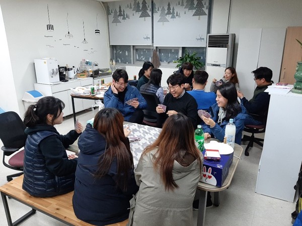ⓒ갑을녹산산업보건센터 직원들의 교제시간