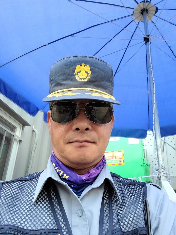 수원 A현장 건축공사 현장에서 경비원으로써 근무중인 정경진 선생님