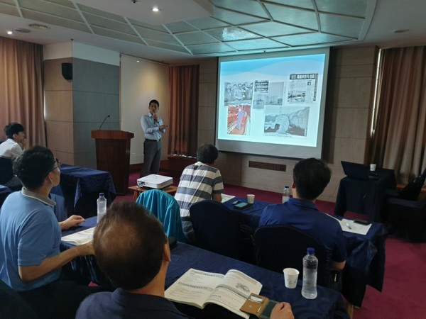 ⓒ갑을녹산산업보건센터 임재범대표 교육강의 모습