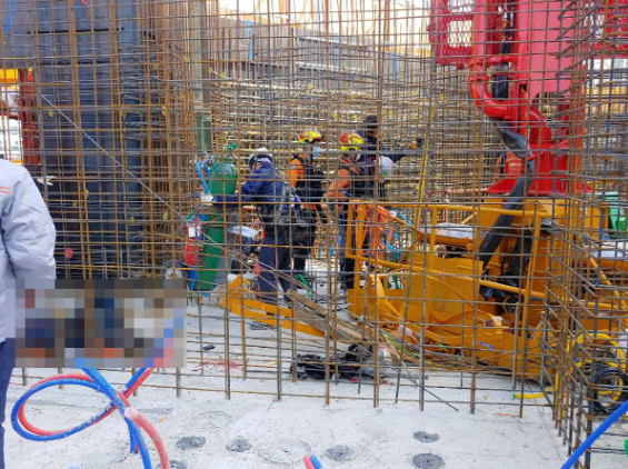 ⓒ지난해 4월 21일 콘크리트 플레이싱붐 전도사고 현장 사진/ 사진출처-부산 경찰청 제공 이미지