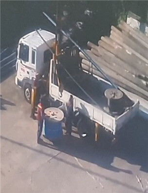 지난 14일 오전 7시5분 경북 포항시 흥해읍 KT 대구지사 흥해사업소 앞에서 케이티 하청업체 소속 근로자가 417㎏ 케이블드럼에 깔려 숨졌다. /출처 - 공공운수노조 대구경북본부 제공