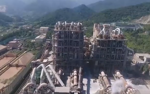 ⓒ 쌍용C&E 시멘트 공장에서는 2021년 5월에도 하청 노동자가 추락한 사고가 발생한바 있다. 당시 MBC뉴스에서 보도된 동해시 쌍용C&E 시멘트 공장 전경