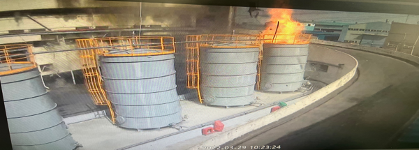 ⓒ폐유기용제 저장탱크 상부 배관설치 용접작업 중 폭발사고(출처:행안부)