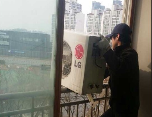 ⓒ에어컨 설치 모습/