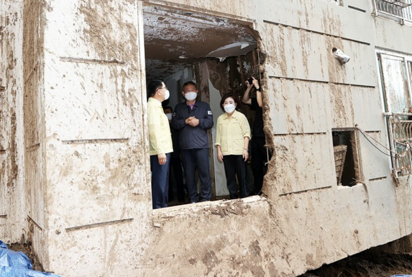 ⓒ폭우 피해 지역인 구로구 현장점검 모습(출처:행안부)