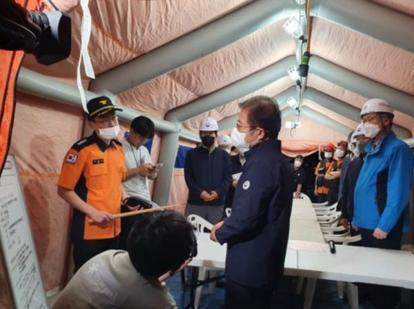 ⓒ대전 유성구 현대프리미엄아울렛 화재 현장을 찾은 이정식 고용노동부 장관