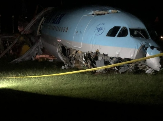 ⓒ최근 발생한 대한항공 활주로 이탈사고(출처:트위터)