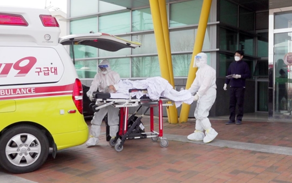 ⓒ2020년 코로나 확산 초기 하루 194명을 이송하며 밤낮없이 분투한 구급대원들/사진- 경북소방본부