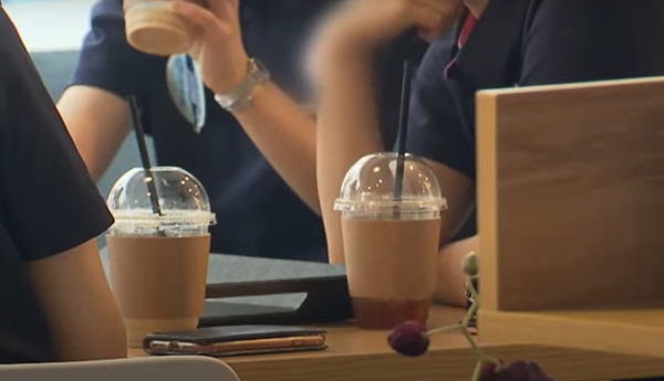 ⓒ 커피전문점 내 일회용컵 모습/출처: KBS뉴스