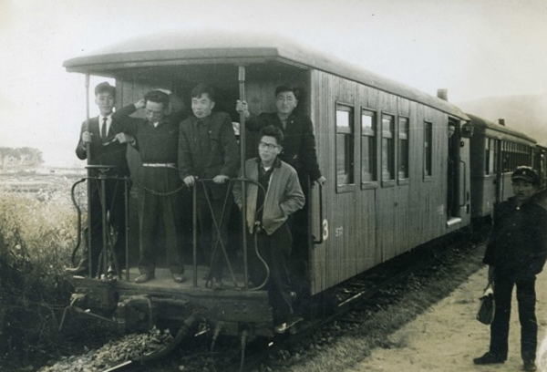 ⓒ수여선 협궤열차의 승객들(사진출처:용인시박물관)