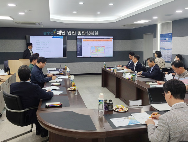 ⓒ지에스아이엘이 부산도시공사가 진행한 용역에 선정돼 착수보고를 하는 모습/사진-지에스아이엘 제공