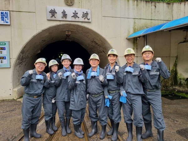 ⓒ태백산 석탄박물관에서의 체험교육과 실제 갱도 체험후 기념사진/사진-한국산업보건학회