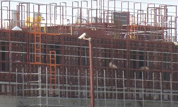 ⓒ 사다리 추락사고 재연 사진 /출처: KBS뉴스