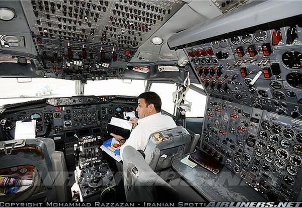 ⓒ여객기 조종실 내부 모습