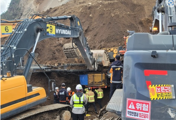 ⓒ울릉군 울릉공항 토사매몰현장 모습/사진- 울릉군