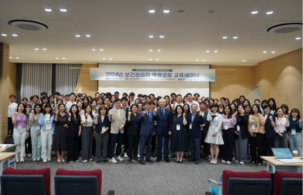 ⓒ교육 세미나에 참석한 회원들이 화이팅을 외치는 모습/사진- 세이프티퍼스트닷뉴스