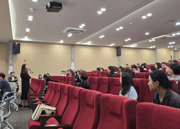 ⓒ발표자와 참가자들이 질의응답하며 교류하는 모습. 특히, 건강진단 사후관리에 대해 발표했던 박소영 교수(성균관대학교)에게 많은 질문이 쏟아졌다/사진- 세이프티퍼스트닷뉴스