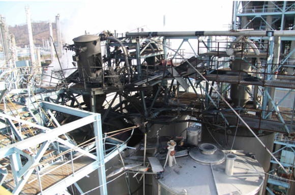 ⓒ폭발사고가 발생한 사이로 상부/출처- 안전보건공단 'HDPE공장 사일로 폭발사고 사례연구'