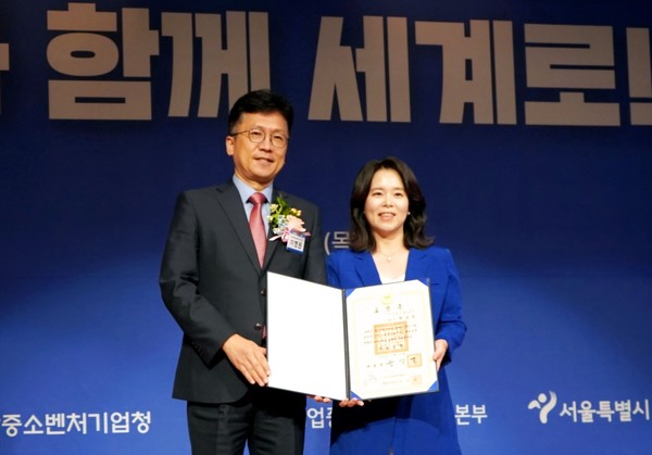 ⓒ켐토피아 박상희대표가 '24 서울 중소기업인대회에서 '산업포장'을 수상했다/사진-세이프티퍼스트닷뉴스