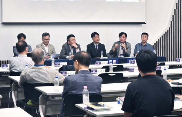 ⓒ지정토론 세션에서는  AI기술을 적용할 때 수반되는 다양한 문제점에 대해 발제자들이 토론을 이어갔다/사진- 세이프티퍼스트닷뉴스