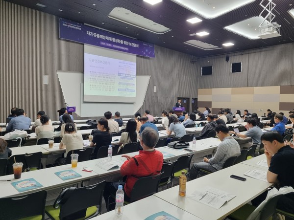 ⓒ (사)한국산업보건학회가 산업안전보건의 달을 맞아 "자기규율 예방체계 활성화를 위한 보건관리"라는 주제로 세미나를 개최했다/사진-세이프티퍼스트닷뉴스