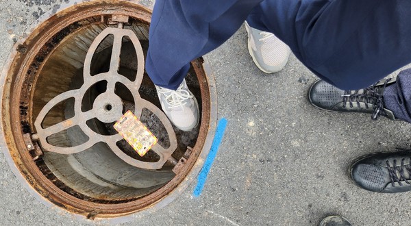 ⓒ추락방지시설 - C의 경우 실제로 성인 발이 빠질수 있는 만큼 공간이 넓었다/사진- 이종탁 자문위원
