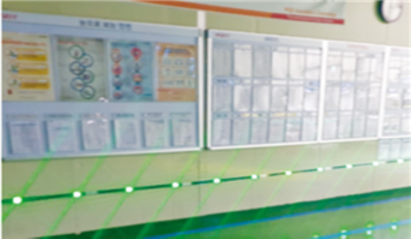 ⓒ산업단지 안전디자인사업의 일환으로 LED 유도등이 설치된 모습/사진- 한국산업단지공단