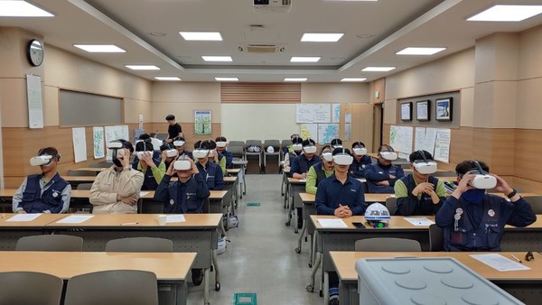 ⓒ VR 이륜차 안전보건 교육 현장 - 출처 : 안전보거공단 