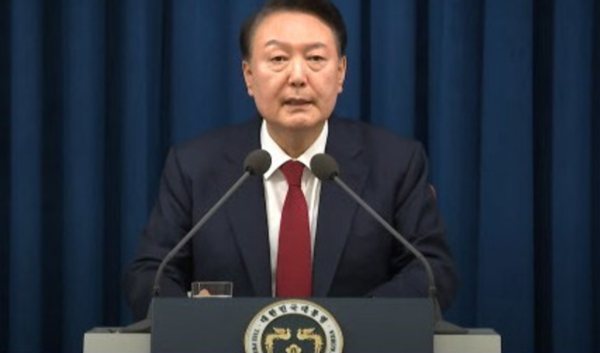 ⓒ윤석열 대통령, 비상계엄 선포 긴급담화 모습/출처- 케이티비 화면 갈무리