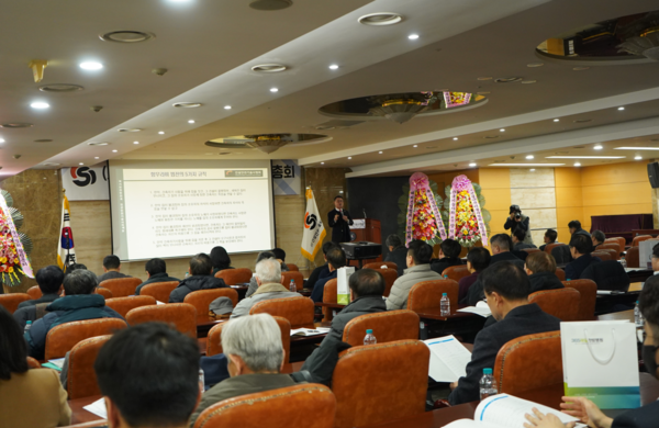 ⓒ창립기념 특강으로 한국기술사회 장덕배 회장이 강연을 하는 모습/사진- 세이프티퍼스트닷뉴스