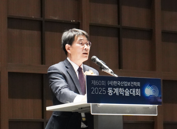 ⓒ환영사를 전하는 정지연 한국산업보건학회 회장/사진- 세이프티퍼스트닷뉴스