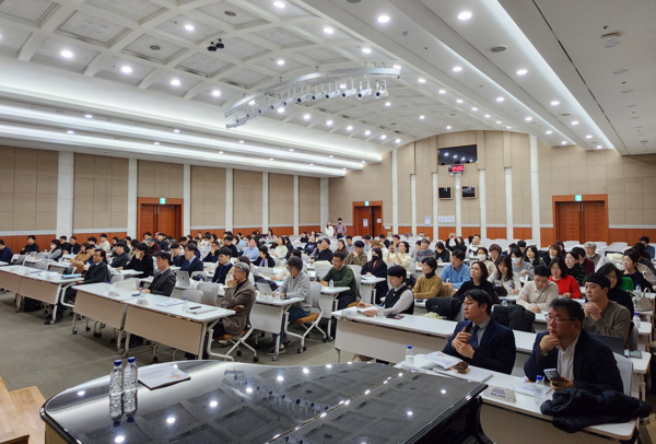 ⓒ이날 간담회에는 고용노동부, 안전보건공단, 특수건강진단기관, 보건관리전문기관, 작업환경측정기관, 근로자건강센터, 서울 직업병안심센터 등 47개 기관에서 120여 명이 참석했다./사진- 서울 직업병안심센터