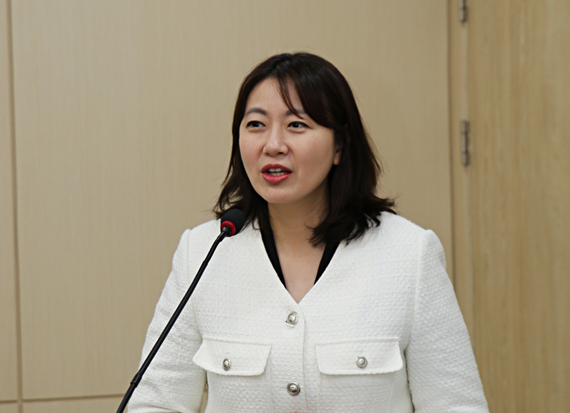 ⓒ인사말을 전하는 대한건설보건학회 백은미 회장/ 출처-안전리뷰 박민선 기자