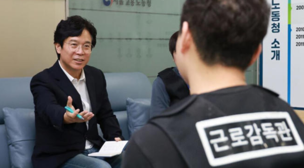 ⓒ서울지방고용노동청에서 청년 근로감독관과 간담회를 가진 김영훈 고용노동부 장관 후보자/사진-고용노동부