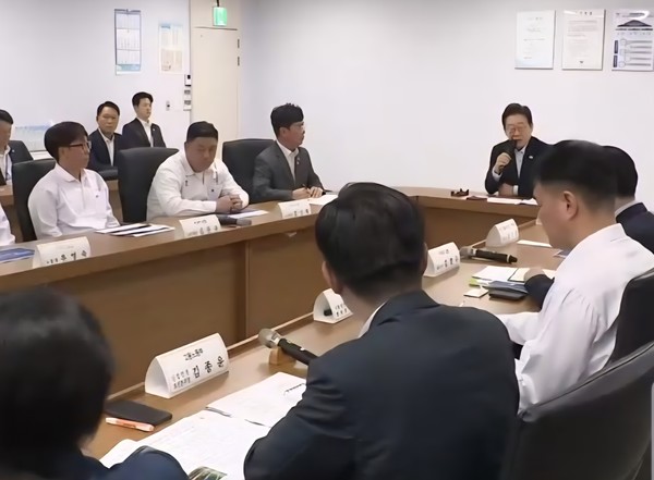 ⓒ이재명 대통령이 25일 SPC 현장 사업장을 찾아 간담회를 가졌다./사진-KBS 뉴스 