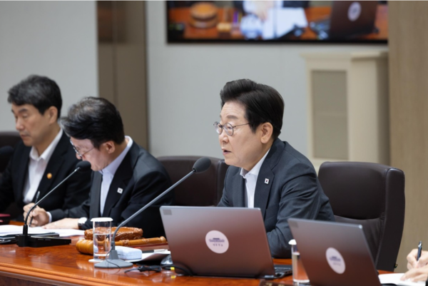 ⓒ29일 대통령실에서 열린 제33회 국무회의는 예고 없이 생중계되며, 산업재해 예방 대책이 1시간 넘게 주요 의제로 다뤄졌다./사진-대통령실