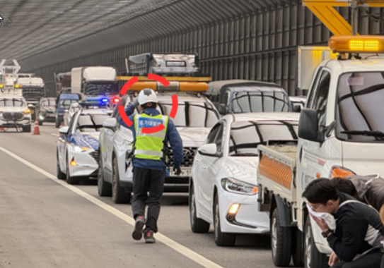 ⓒ지난해 11월 2024년 재난대응 안전한국훈련에서 스마트안전모' TUGU'를 착용하고 훈련하는 모습/사진-한국스마트안전보건기술협회