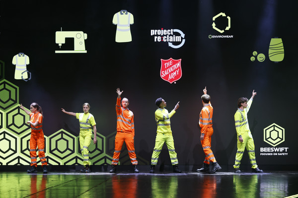 ⓒ전시회 인기 프로그램 중 패션쇼에서 선보인 첨단 보호복과 안전 웨어/사진- 한국대표부 라인메쎄