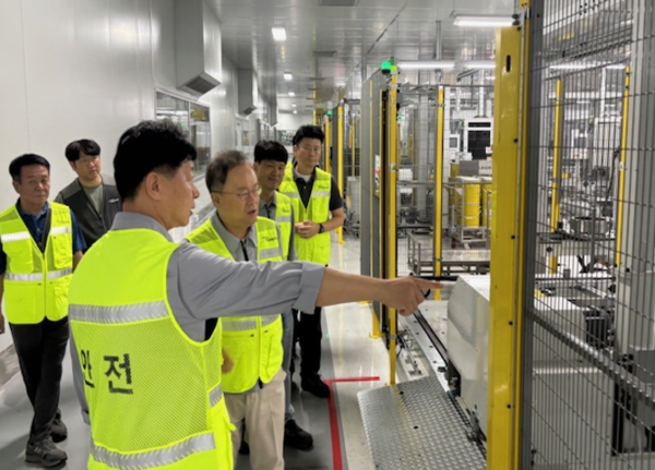 ⓒ충남 서산 생산현장을 정기적으로 방문해 위험요소를 점검하는 현대트랜시스 경영진. (좌측에서 4번째- 백철승 대표이사.)/출처- 현대트랜시스